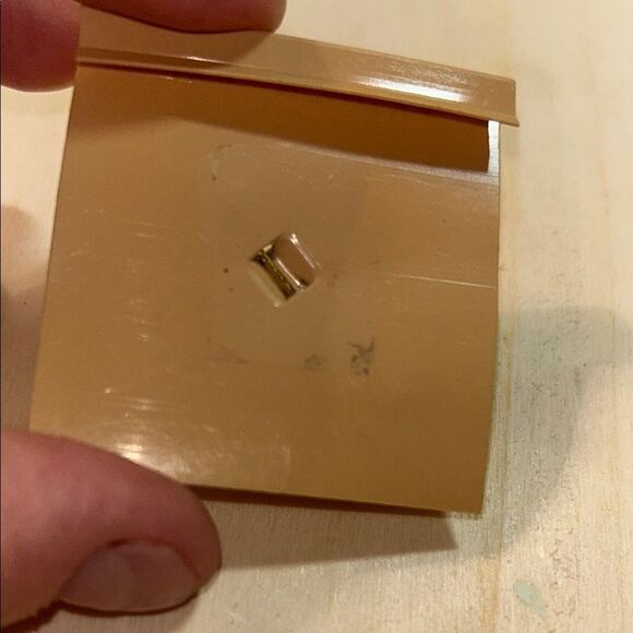 Gold Leaf Fashion Pin - Picture 3 of 3